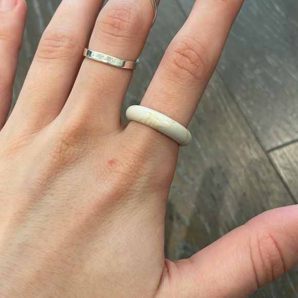 White and Gold Plastic/Resin Ring - Picture 2 of 3